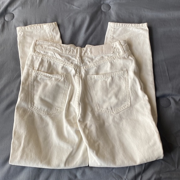 White Zara jeans. The trendy rips on both knees. Boot cut. - Picture 4 of 4